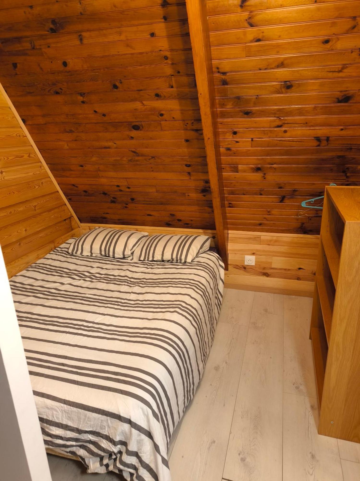 Oust Petit Chalet Avec Terrasse מראה חיצוני תמונה