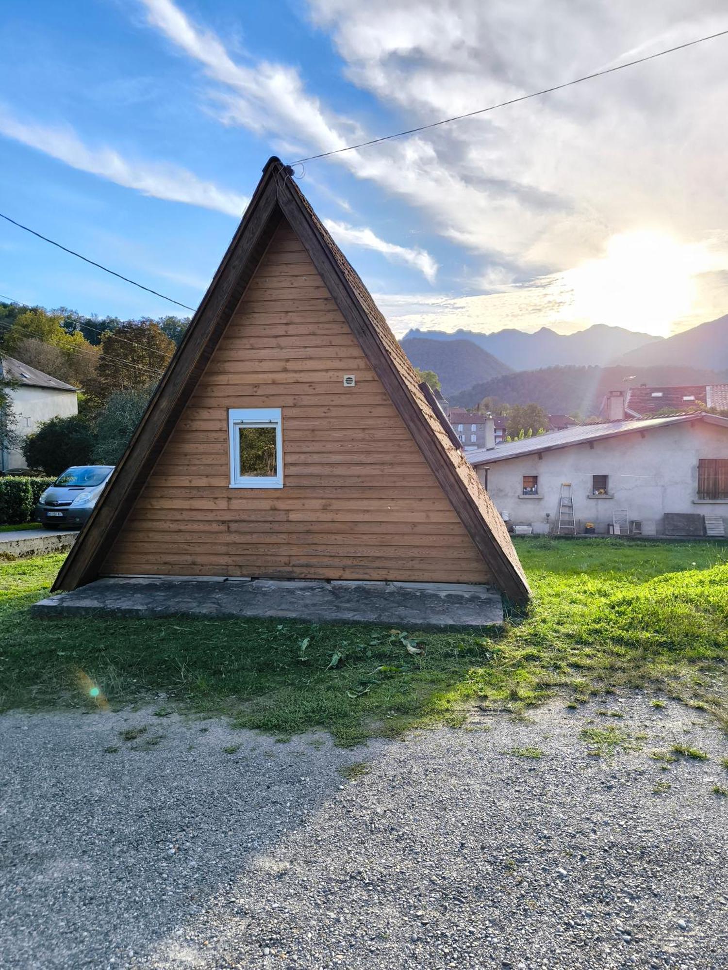 Oust Petit Chalet Avec Terrasse מראה חיצוני תמונה