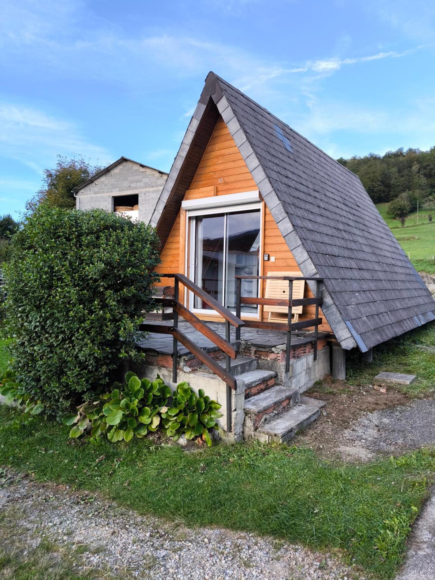 Oust Petit Chalet Avec Terrasse מראה חיצוני תמונה