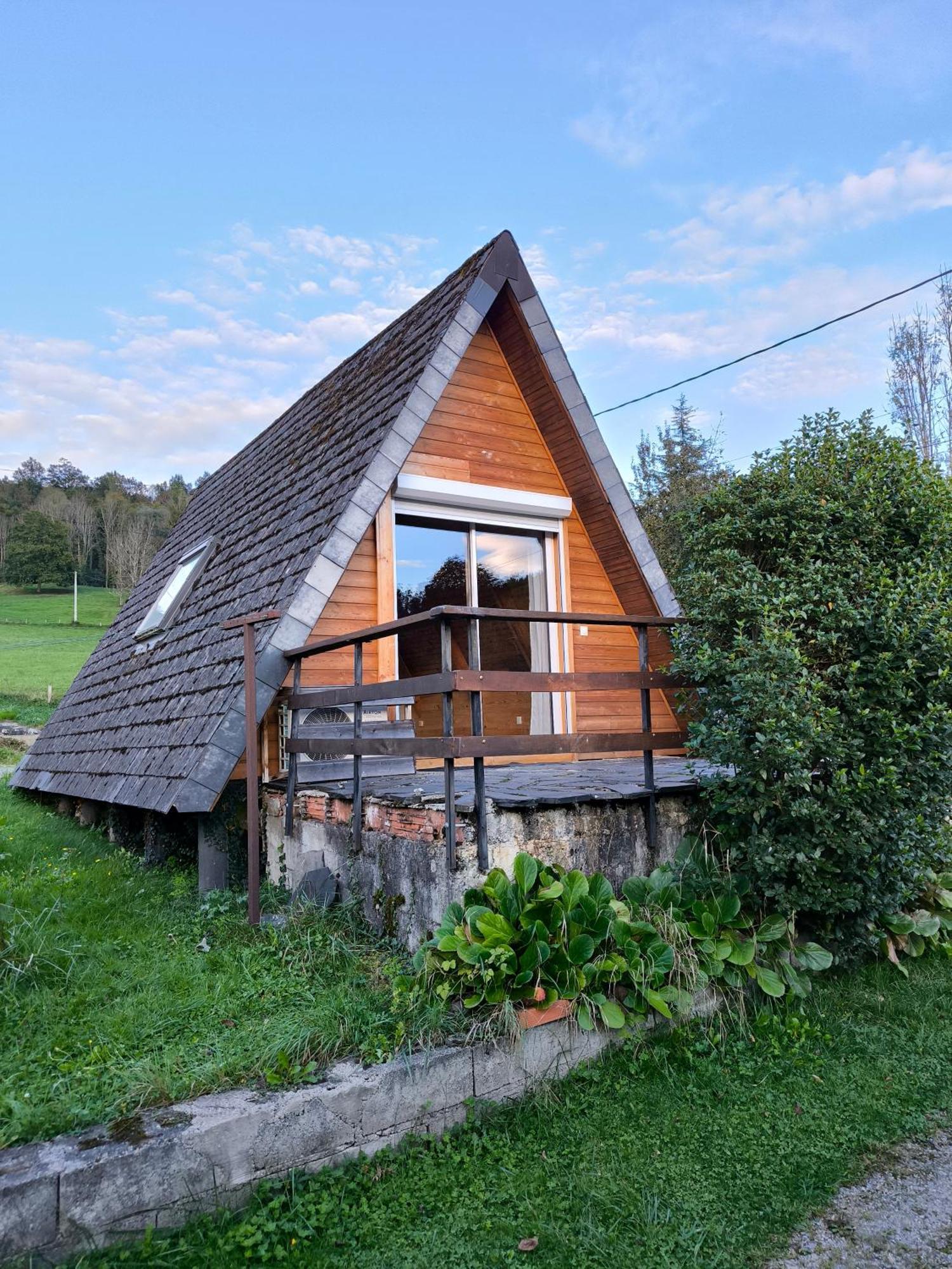 Oust Petit Chalet Avec Terrasse מראה חיצוני תמונה