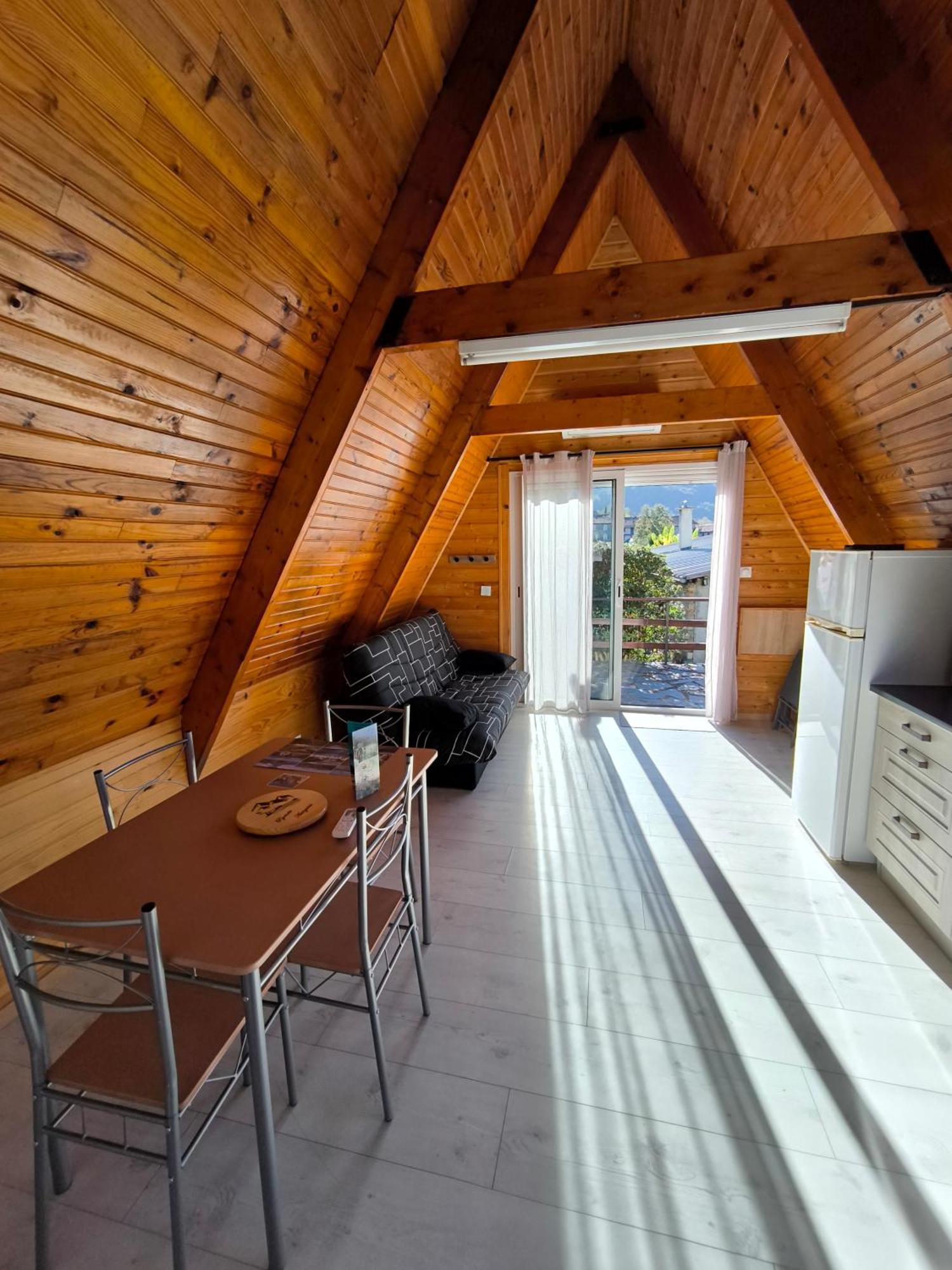 Oust Petit Chalet Avec Terrasse חדר תמונה