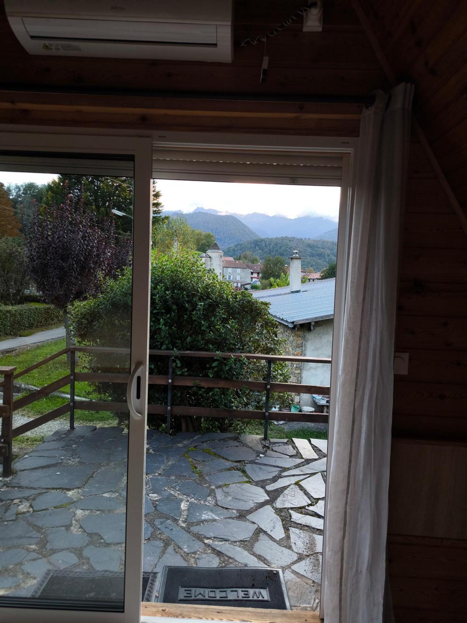 Oust Petit Chalet Avec Terrasse מראה חיצוני תמונה